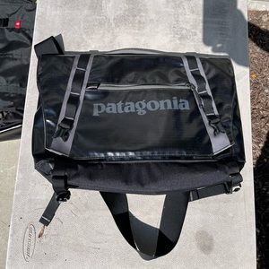 *RARE* Patagonia mini-messenger bag, great condition!